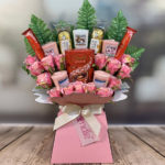 The Yankee Candle and Pink Rose Bouquet